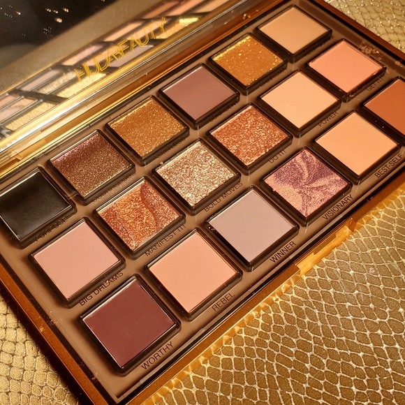 Huda Beauty Empowered Eyeshadow Palette - Picture 3 of 6